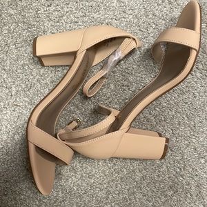 New never worn Dream Pairs Nude Heels size 6.5!